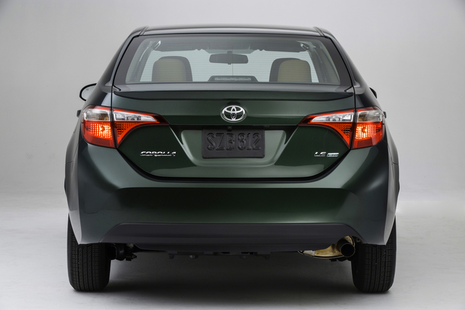 A Toyota tentou também tornar o carro mais aerodinâmico por baixo do veículo A Toyota tentou também tornar o carro mais aerodinâmico por baixo do veículo