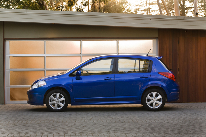 Nissan Versa hatchback 1.8 S Nissan Versa hatchback 1.8 S