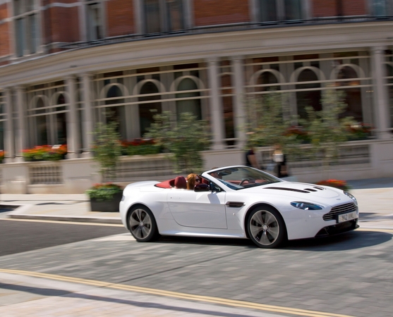 Roadster torna-se na versão mais potente do V12 Vantage Roadster torna-se na versão mais potente do V12 Vantage