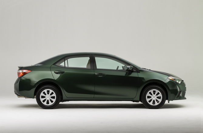 O novo Corolla é mais comprido e ligeiramente mais baixo O novo Corolla é mais comprido e ligeiramente mais baixo