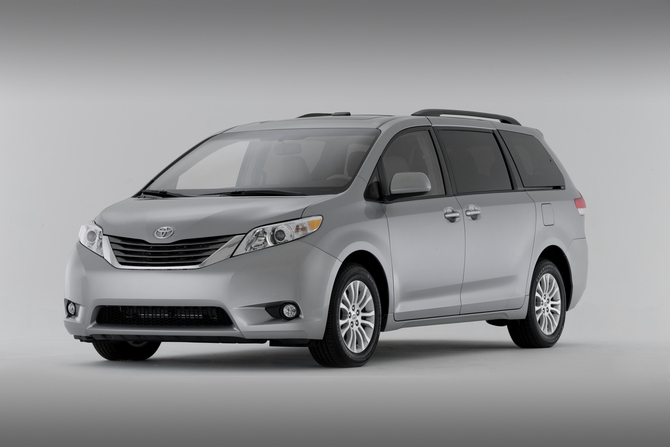 Toyota Sienna XLE AWD V6 Toyota Sienna XLE AWD V6