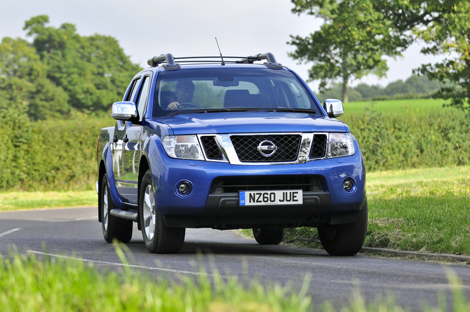 Nissan Navara 2.5 dCi 190hp 4x4 Double Cab LE Hi-Tech A/T Nissan Navara 2.5 dCi 190hp 4x4 Double Cab LE Hi-Tech A/T