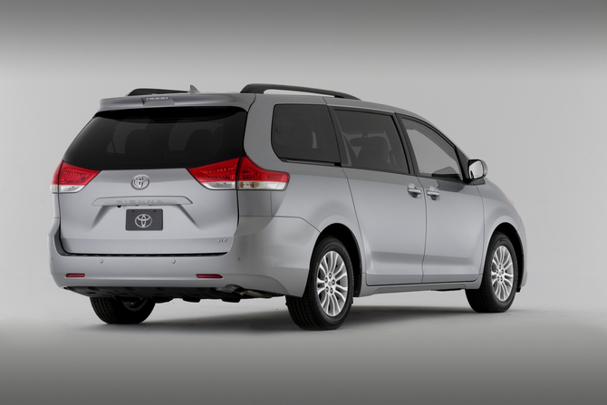 Toyota Sienna XLE AWD V6 Toyota Sienna XLE AWD V6