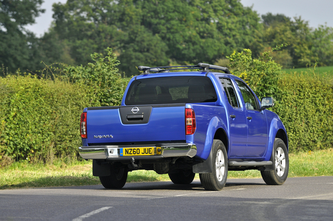 Nissan Navara 2.5 dCi 190hp 4x4 Double Cab LE Hi-Tech A/T Nissan Navara 2.5 dCi 190hp 4x4 Double Cab LE Hi-Tech A/T