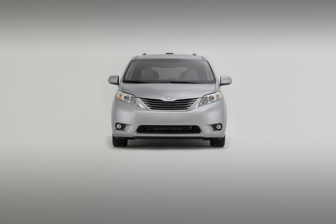 Toyota Sienna XLE FWD Toyota Sienna XLE FWD