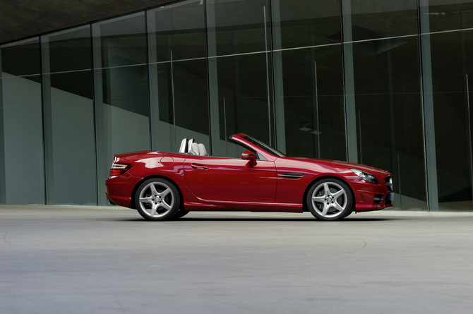 Mercedes-Benz SLK 200 BlueEFFICIENCY Mercedes-Benz SLK 200 BlueEFFICIENCY