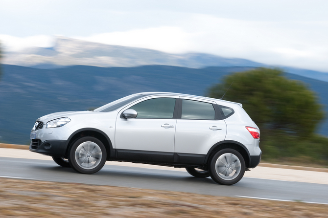 Nissan Qashqai 1.6 4x2 Visia (10) Nissan Qashqai 1.6 4x2 Visia (10)
