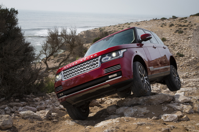 A performance e o consumo de combustível dos motores Land Rover 3.0 de seis cilindros foram maximizados A performance e o consumo de combustível dos motores Land Rover 3.0 de seis cilindros foram maximizados