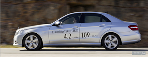 O Mercedes E300 Bluetec Hybrid produz 109g/km de CO2 a partir de um motor híbrido a gasóleo