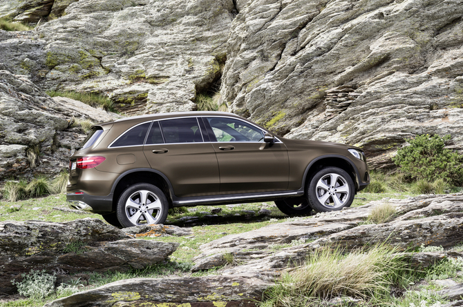 The new GLC will be initially offered with a choice of two diesel engines, the GLC 220d and GLC 250d The new GLC will be initially offered with a choice of two diesel engines, the GLC 220d and GLC 250d
