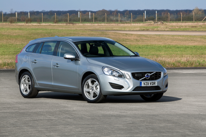 Volvo V60 D5 Kinetic AWD Geartronic Volvo V60 D5 Kinetic AWD Geartronic