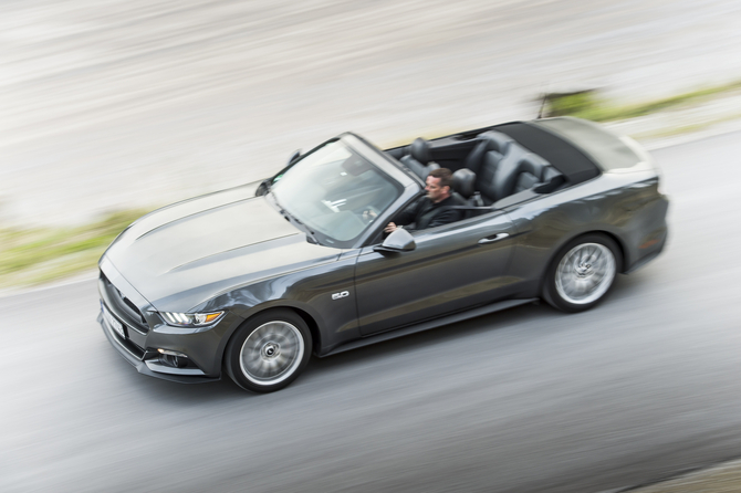 Ford Mustang V8 Convertible Ford Mustang V8 Convertible