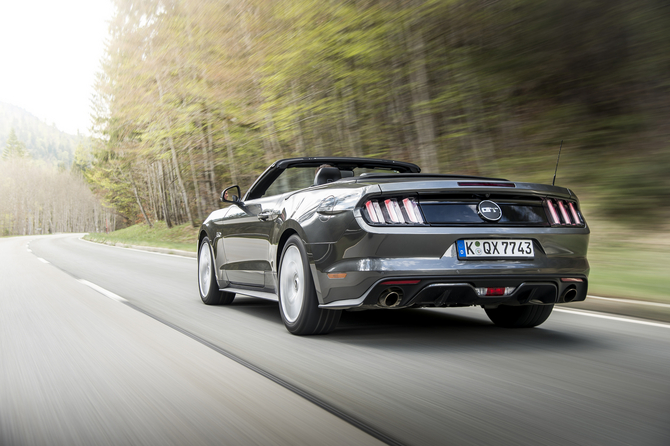 Ford Mustang V8 Convertible Ford Mustang V8 Convertible