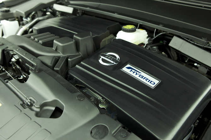 A potência vem de um motor de quatro cilindros supercharged e de um motor elétrico A potência vem de um motor de quatro cilindros supercharged e de um motor elétrico