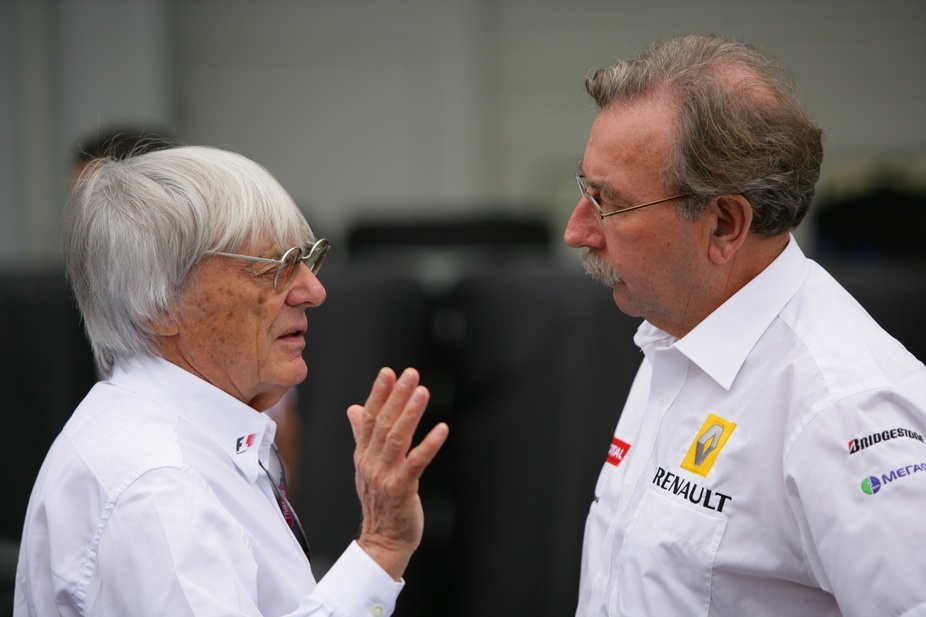 Ecclestone pode enfrentar acusações de suborno