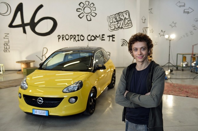 O piloto vai promover o modelo nas várias plataformas publicitárias O piloto vai promover o modelo nas várias plataformas publicitárias