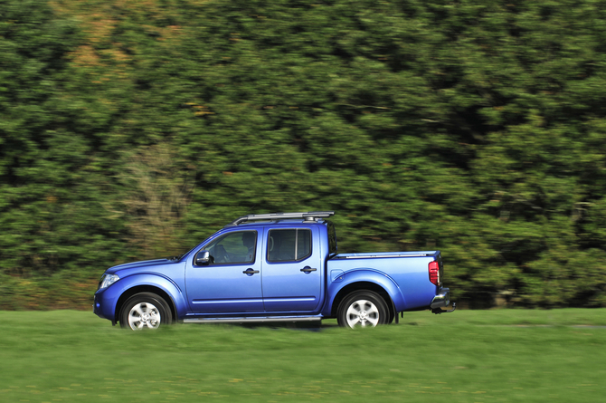 Nissan Navara 3.0 dCi 231hp 4x4 Double Cab LE Hi-Tech Nissan Navara 3.0 dCi 231hp 4x4 Double Cab LE Hi-Tech