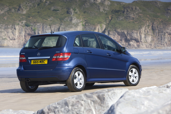 Mercedes-Benz B180 BlueEFF. SE Mercedes-Benz B180 BlueEFF. SE