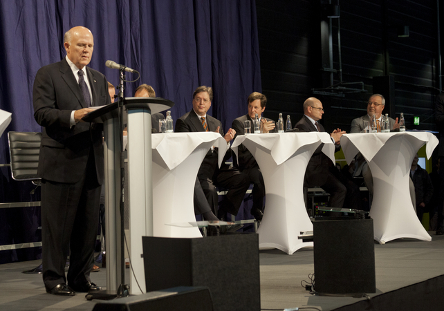 GM Chairman Dan Akerson bekräftigt Bekenntnis zu Opel GM Chairman Dan Akerson bekräftigt Bekenntnis zu Opel