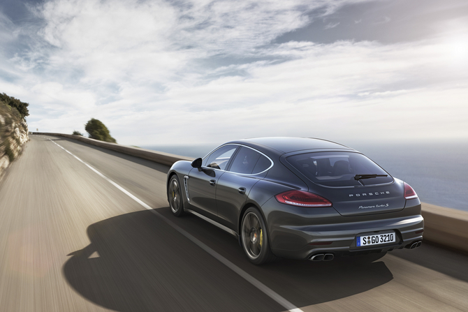 Neues Top-Modell der Gran Turismo-Modellreihe: der Porsche Panamera Turbo S Neues Top-Modell der Gran Turismo-Modellreihe: der Porsche Panamera Turbo S