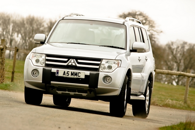 Mitsubishi Shogun 4x4 3.2 DI-DC Equippe Mitsubishi Shogun 4x4 3.2 DI-DC Equippe