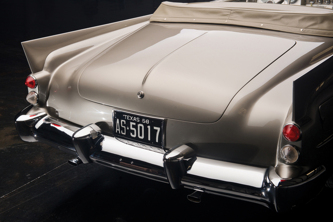 Dual Dual-Ghia Convertible Dual Dual-Ghia Convertible
