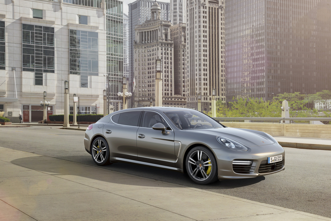 Neues Top-Modell der Gran Turismo-Modellreihe: der Porsche Panamera Turbo S Neues Top-Modell der Gran Turismo-Modellreihe: der Porsche Panamera Turbo S