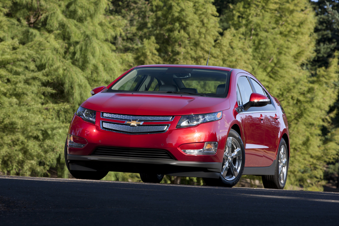O sistema pode de forma inteligente enviar ou retirar energia do Chevrolet Volt O sistema pode de forma inteligente enviar ou retirar energia do Chevrolet Volt