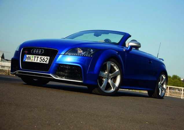 Audi TT RS Roadster 2.5 TFSI quattro S tronic Audi TT RS Roadster 2.5 TFSI quattro S tronic