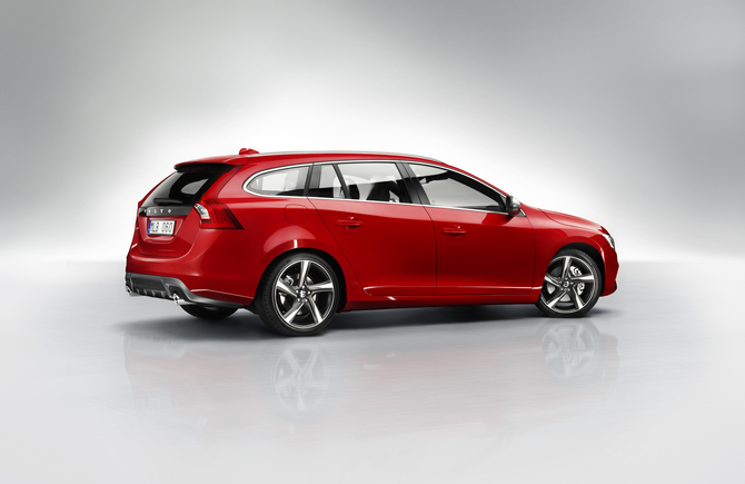 Les modèles R-Design peuvent être associés à toutes les motorisations proposées sur les versions standards. Les modèles R-Design peuvent être associés à toutes les motorisations proposées sur les versions standards.