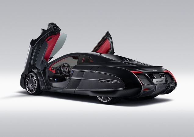 Os caixilhos das portas são os mesmos do MP4-12C mas com personalizações Os caixilhos das portas são os mesmos do MP4-12C mas com personalizações