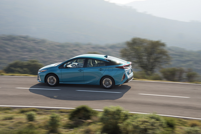 Toyota Prius Plug-in Hybrid Power Sky Toyota Prius Plug-in Hybrid Power Sky