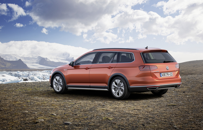 The differences between the Passat sportswagon and the Alltrack are visible, but are not limited to design The differences between the Passat sportswagon and the Alltrack are visible, but are not limited to design