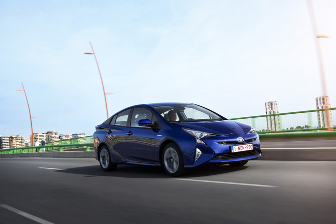 Toyota Prius 1.8 HSD Luxury Toyota Prius 1.8 HSD Luxury