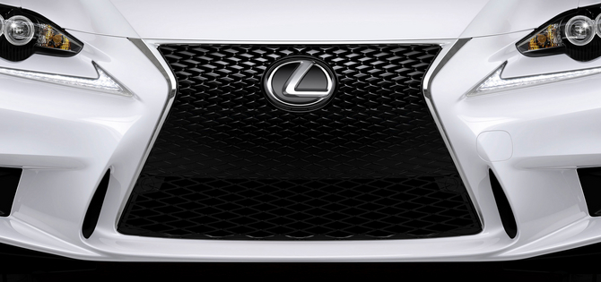 O modelo apresenta a nova grelha da Lexus O modelo apresenta a nova grelha da Lexus