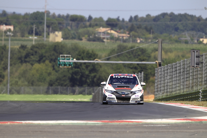 Honda Begins Testing Civic WTCC at Vallelunga Honda Begins Testing Civic WTCC at Vallelunga