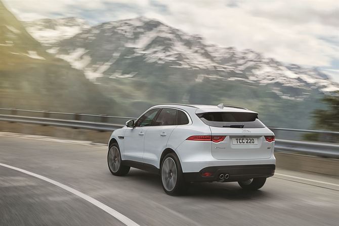 Jaguar F-Pace 3.0L V6 S/C AWD Portfolio Jaguar F-Pace 3.0L V6 S/C AWD Portfolio