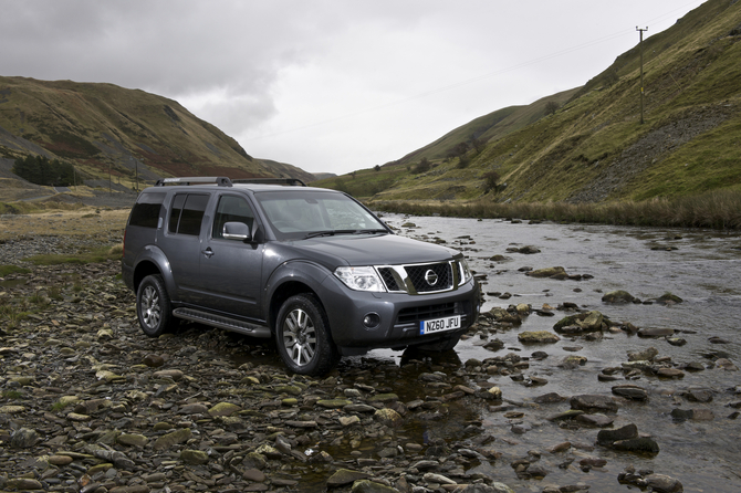 Nissan Pathfinder 2.5 dCi 190cv LE 7L Nissan Pathfinder 2.5 dCi 190cv LE 7L