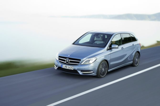 Mercedes-Benz B 180 BlueEFFICIENCY Sports Tourer AT Mercedes-Benz B 180 BlueEFFICIENCY Sports Tourer AT