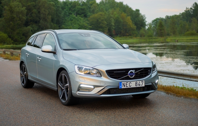Volvo V60 D3 R-Design Momentum Geartronic Volvo V60 D3 R-Design Momentum Geartronic