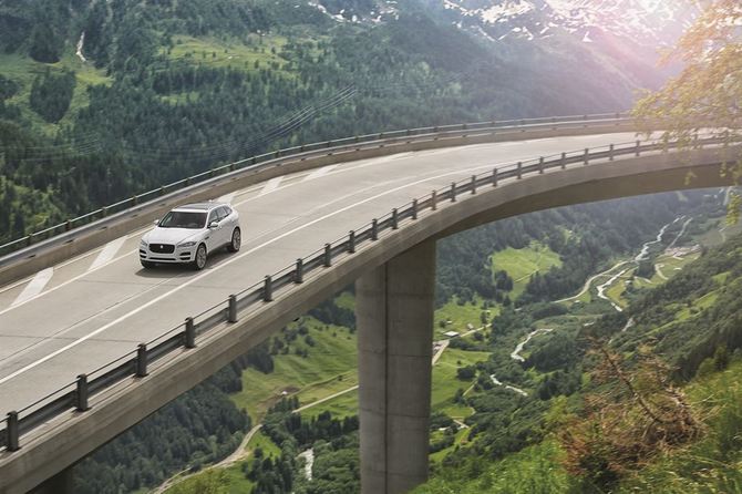 Jaguar F-Pace 3.0L TDV6 AWD First Edition Jaguar F-Pace 3.0L TDV6 AWD First Edition
