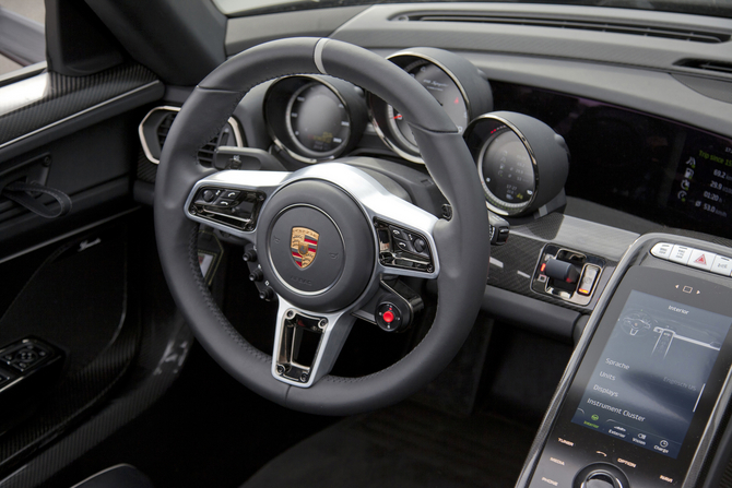 Ao que parece a Porsche ainda não vendeu todas as unidades que serão produzidas do 918 Ao que parece a Porsche ainda não vendeu todas as unidades que serão produzidas do 918