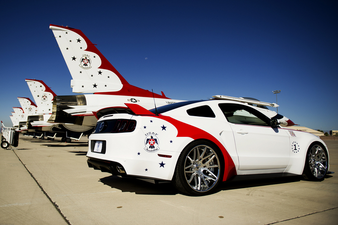Este é o primeiro Mustang de 2014 a ser produzido Este é o primeiro Mustang de 2014 a ser produzido