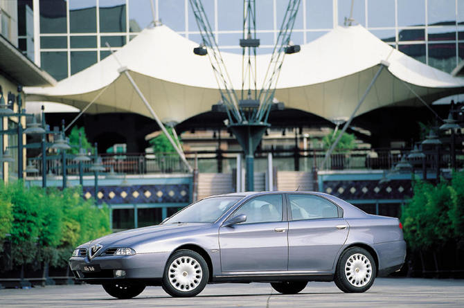 Alfa Romeo 166 3.2 V6 24v Distinctive Alfa Romeo 166 3.2 V6 24v Distinctive