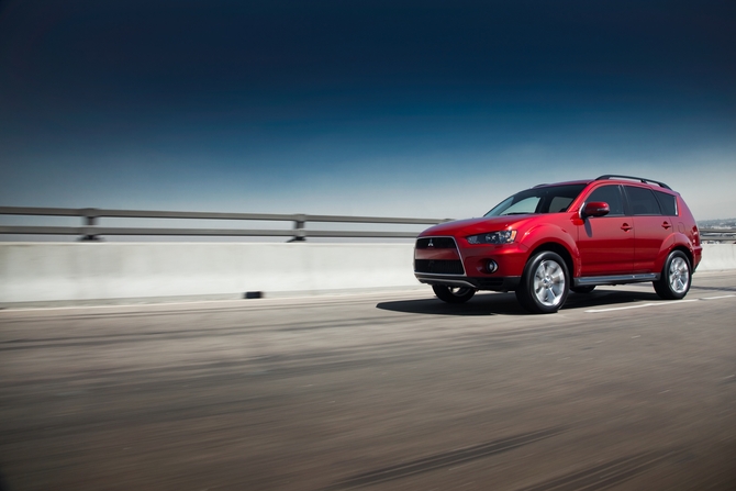 Mitsubishi Outlander SE 2WD Mitsubishi Outlander SE 2WD