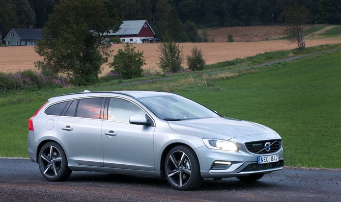 Volvo V60 T3 R-Design Momentum Geartronic Volvo V60 T3 R-Design Momentum Geartronic