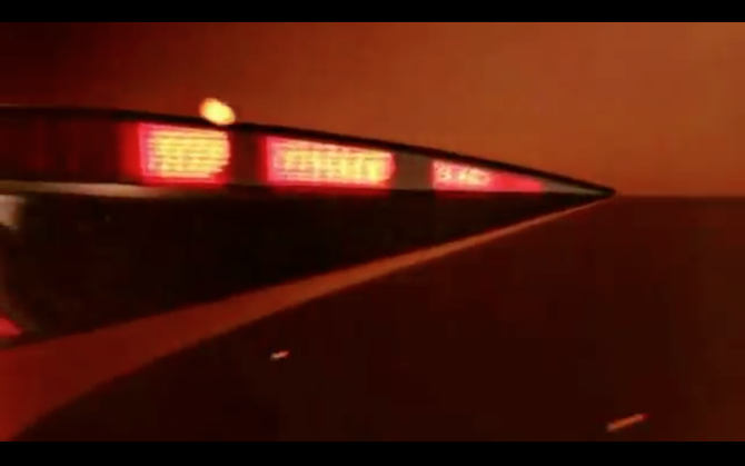 O carro será apresentado com um tom laranja incandescente O carro será apresentado com um tom laranja incandescente