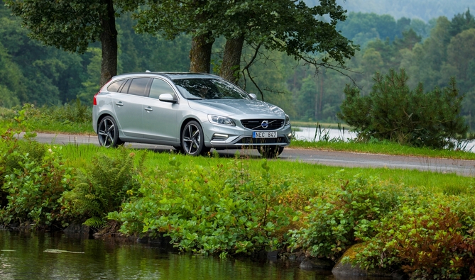 Volvo V60 T6 R-Design Momentum Geartronic Volvo V60 T6 R-Design Momentum Geartronic