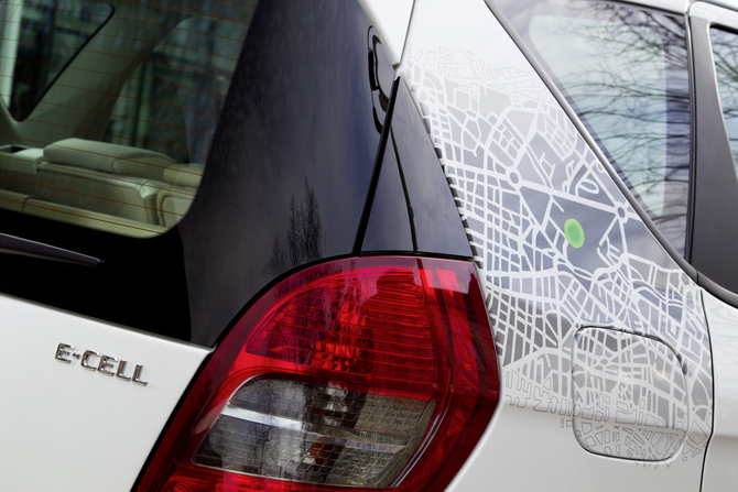 Mercedes-Benz Experimenting with Inductive Charging on Electric Smart Mercedes-Benz Experimenting with Inductive Charging on Electric Smart