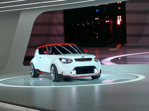 Kia Shows Its Idea of a Hot Hatch with Track'ster Concept at Chicago Kia Shows Its Idea of a Hot Hatch with Track'ster Concept at Chicago